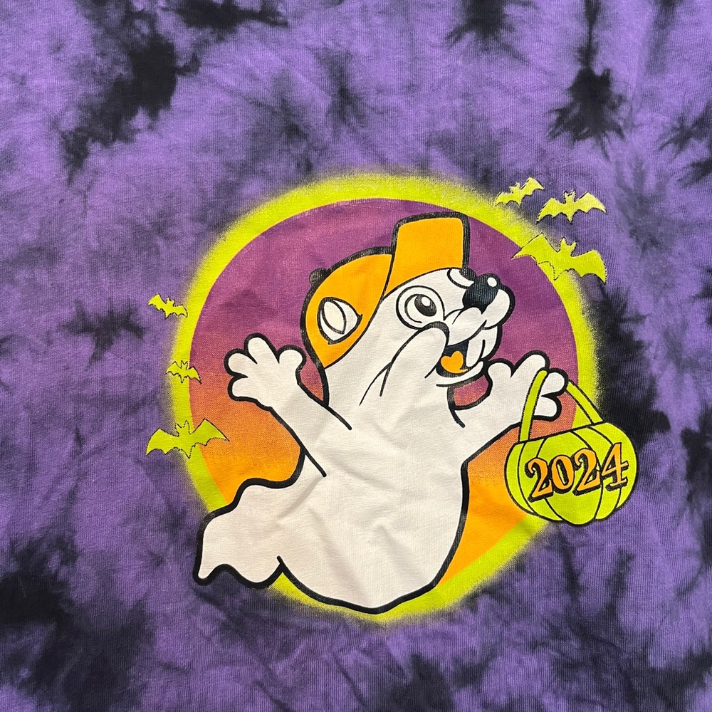 Buc-ees Purple & Black Tie-Dye Halloween 2024 Ghost Graphic Tee. Collectible - Picture 4 of 9